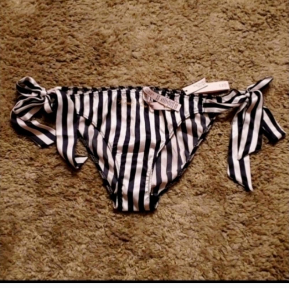 New Victoria secret bottom size S